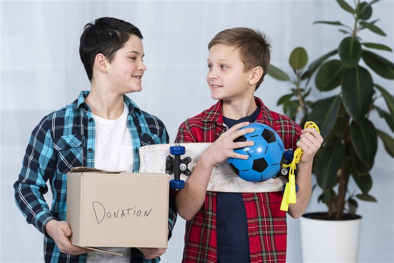 Children expressing creativity in an open art studio